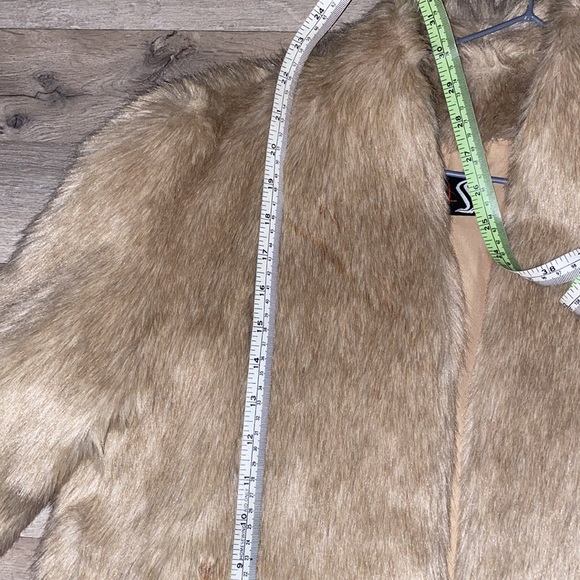 Vintage faux fur vest - Picture 8 of 9